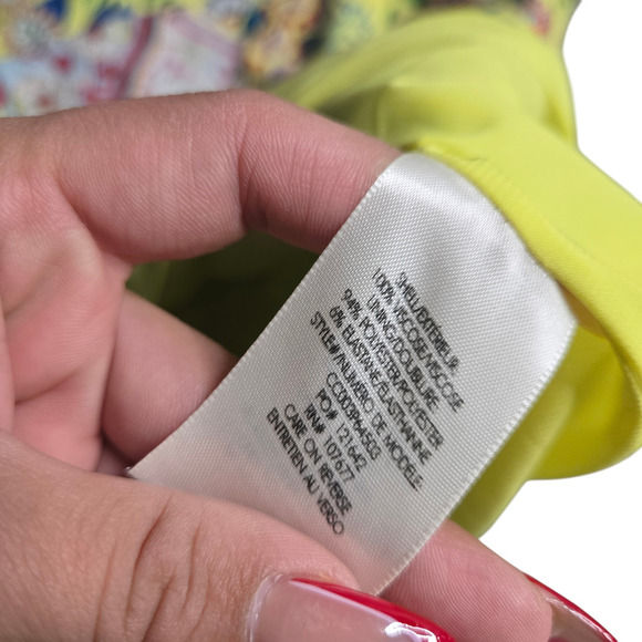 Alice + Olivia Hadley Button Front Dress in Wildflower Daffodil Size: 2 - Picture 5 of 8